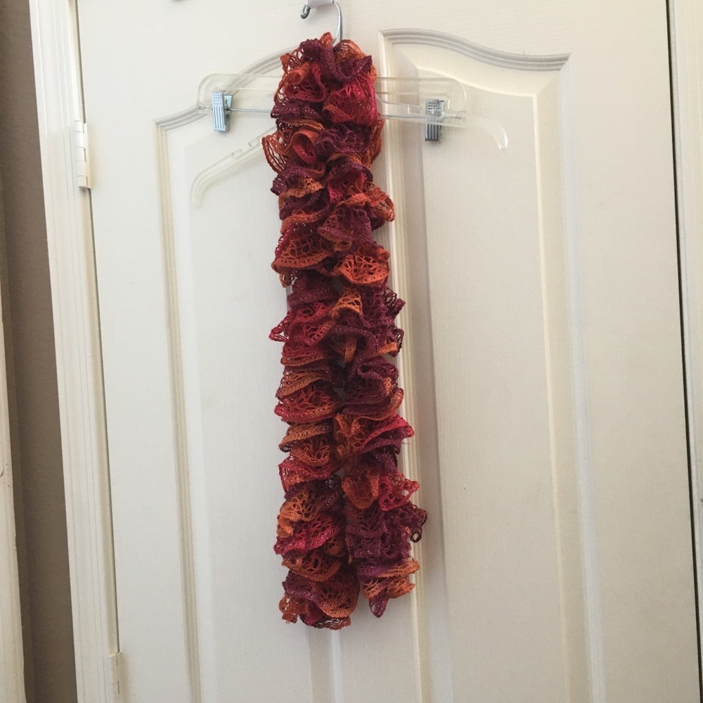 FINAL MARKDOWN Ladies crocheted boa